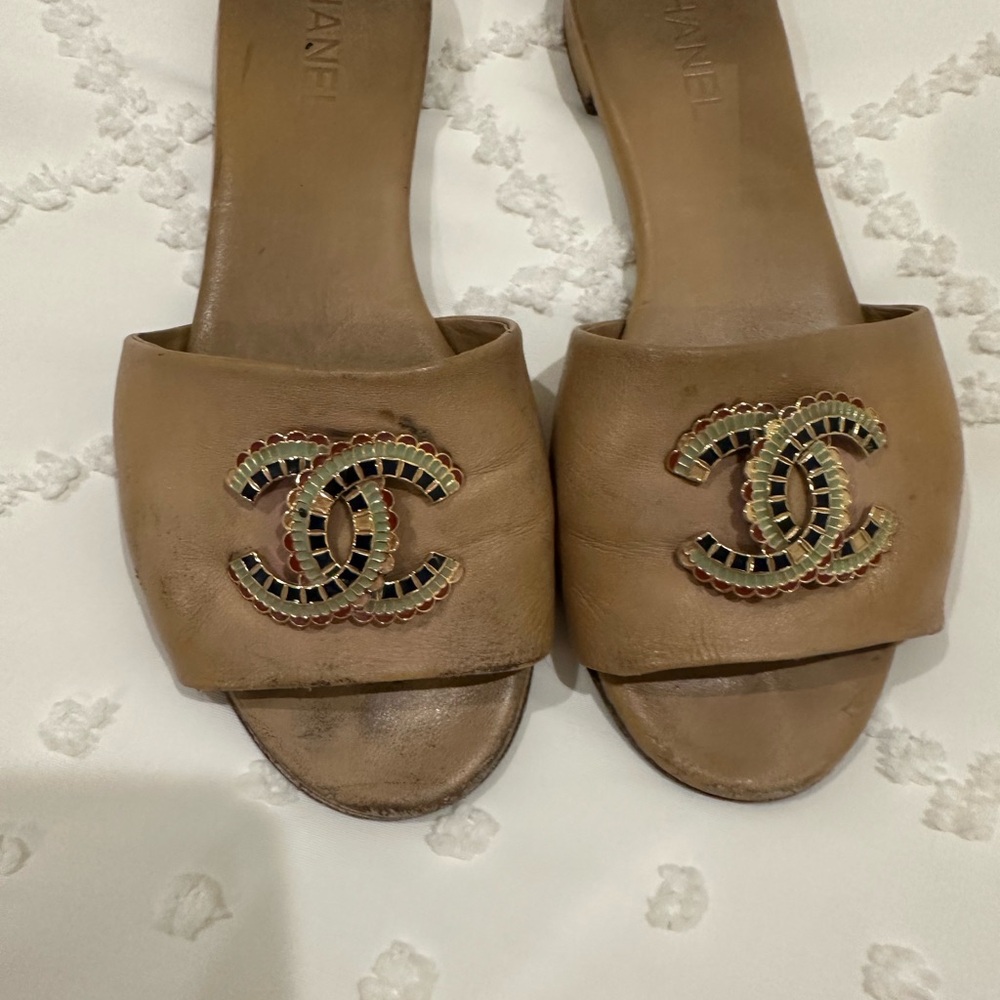 Chanel Tan Sandals with Iconic Logo Embellishment - Picture 9 of 9